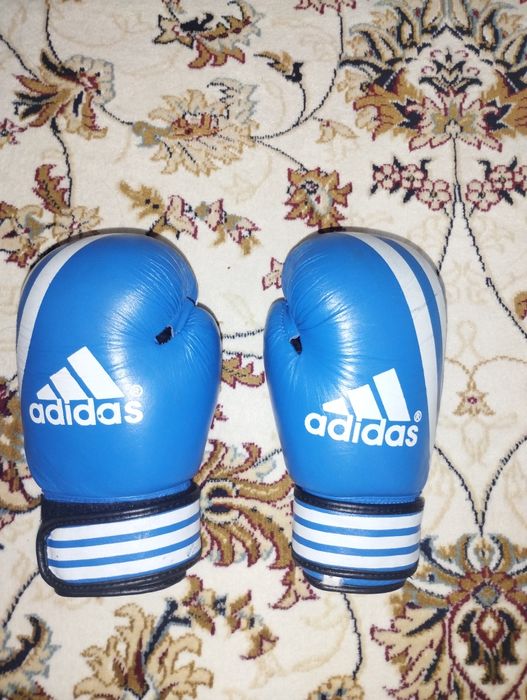 Боксерские перчатки Adidas