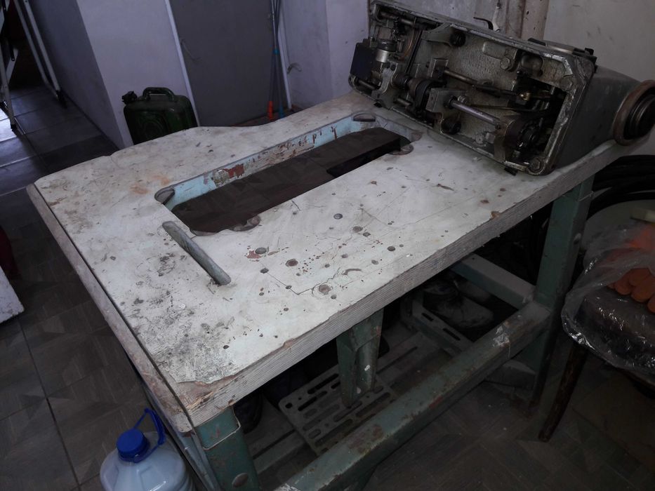 Продам швейную машинку Минерва