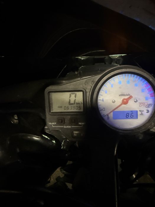 Yamaha YZF R6, An 2000, Carburatie