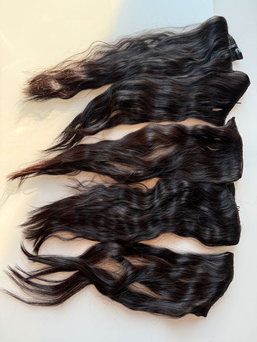 Пет реда коса, готова за носене, с клипси, варира от 50-55см