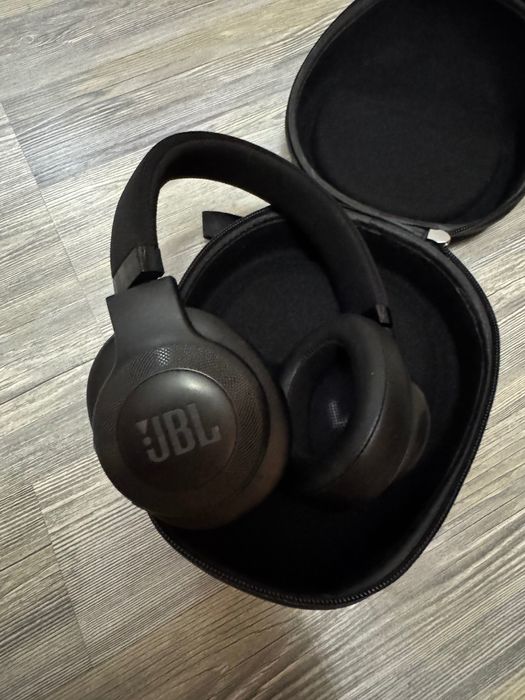 JBL безжични слушалки