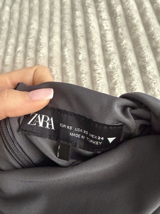Дълга сива рокля по тялото Zara