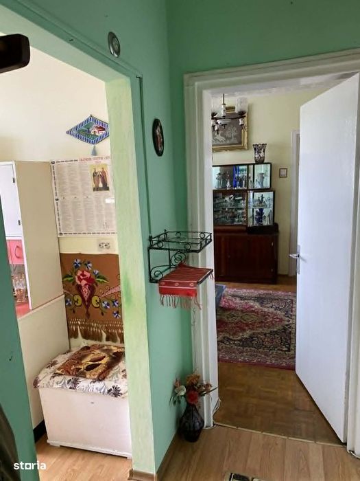 Apartament de vânzare cu 3 camere zona Micro 1