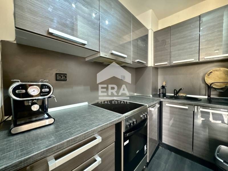 Дава се под наем Тристаен апартамент в София, Хладилника - 120 кв.м за 765 € - Снимка #2