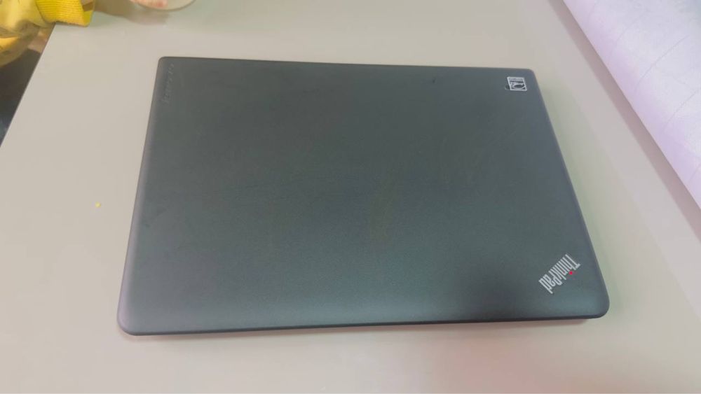 Ноутбук сотилади