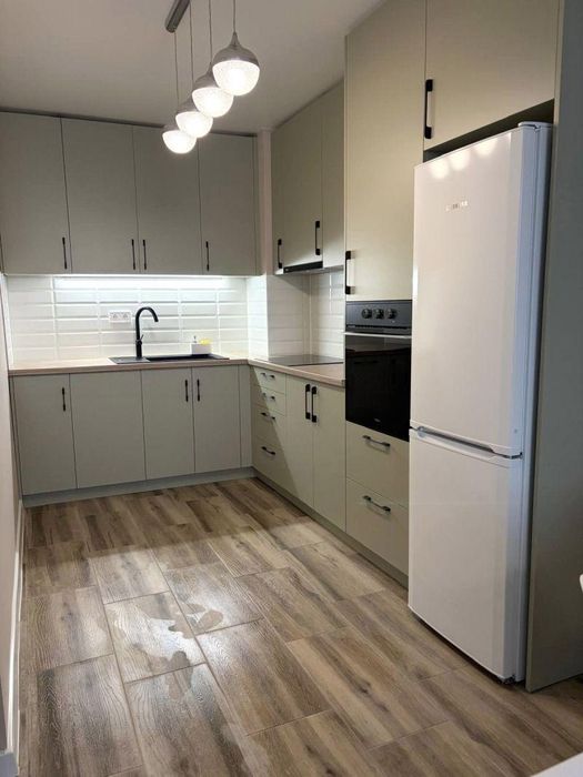 Дава се под наем Двустаен апартамент в Бургас, Братя Миладинови - 84 кв.м за 1047.03 € - Снимка #1