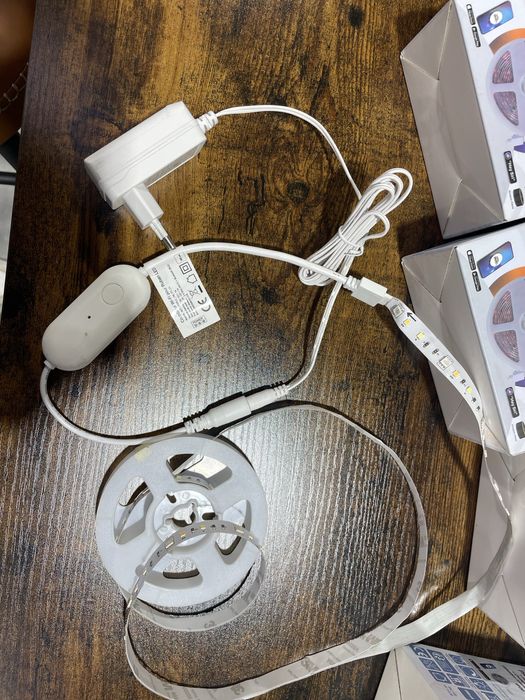 Lichidare stoc banda led RGB Nityam smart TUYA 1 metru 20 lei