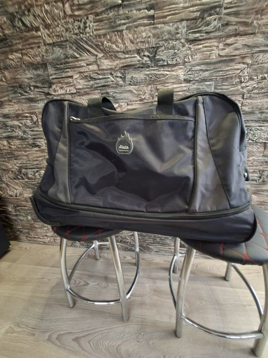 Продам дорожную сумку.