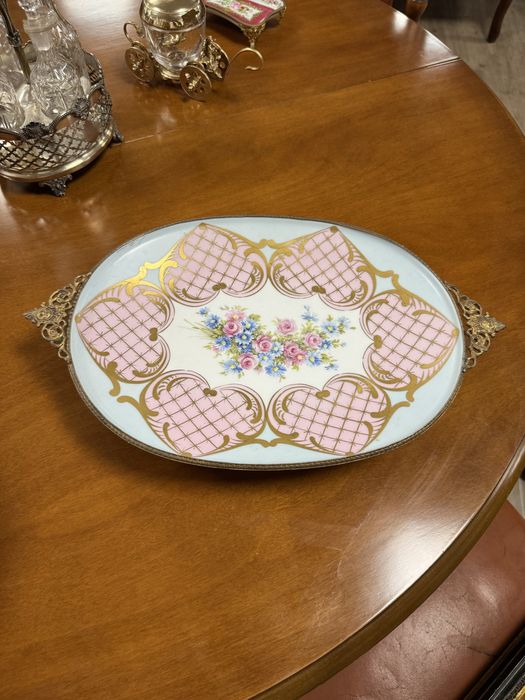 Platou limoges din portelan pictat si elemente alama