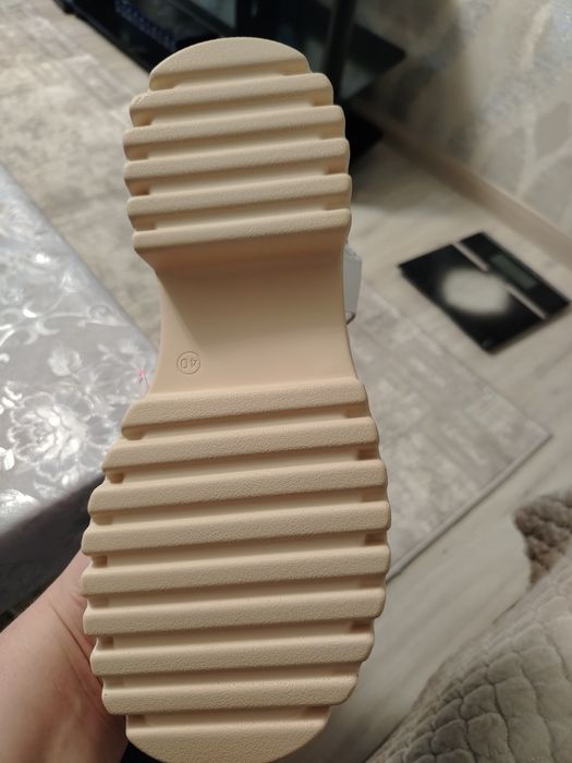 Продам босоножки