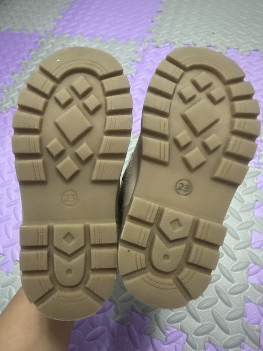 Ghete fetite marimea 23