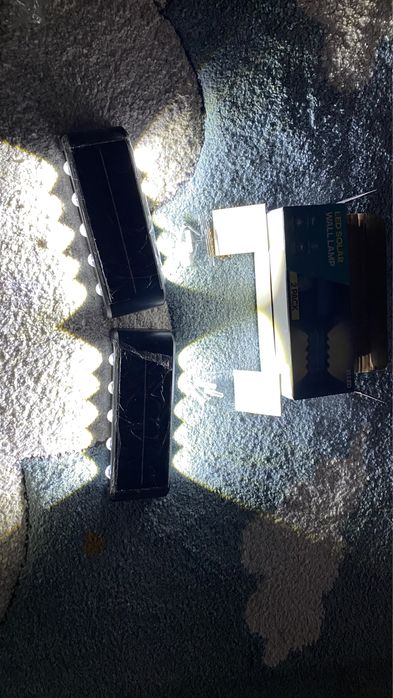 Lampa solara de perete