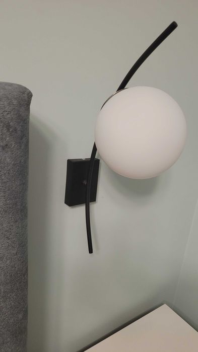 2 veioze aplicate cu abajur de sticla alb mat, becuri incluse