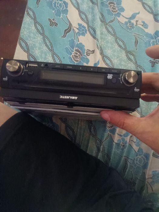 Dvd player auto retractabil