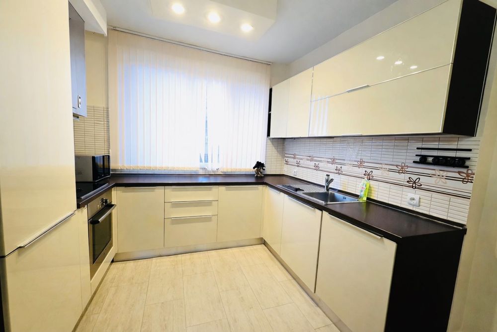 Продава се Тристаен апартамент в Асеновград - 103 кв.м за 758 €/кв.м - Снимка #6