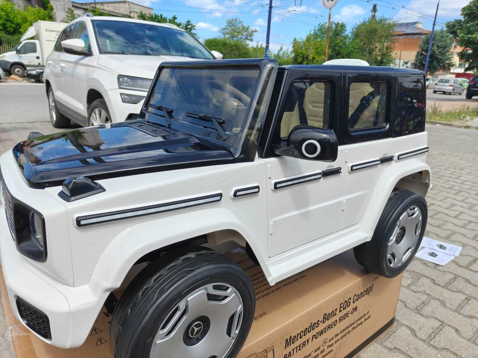 MERCEDES Акумулаторен джип EQG бял