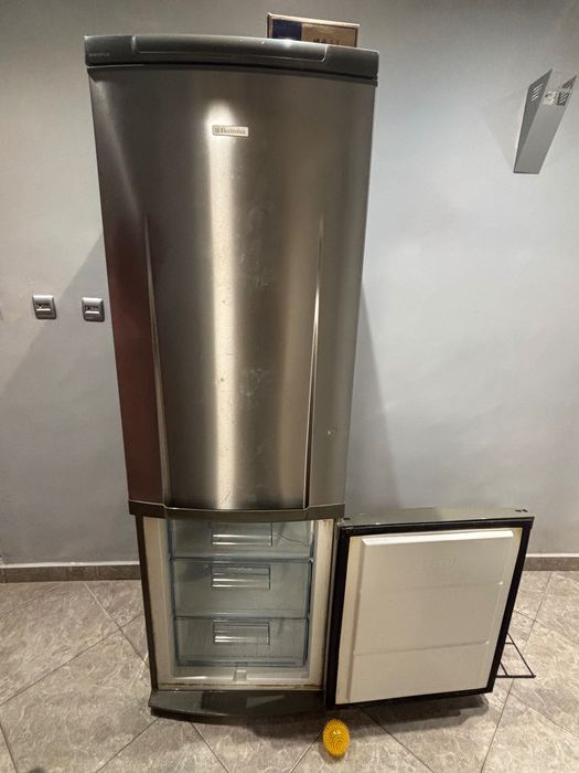 Продавам хладилник Електролукс втора употреба