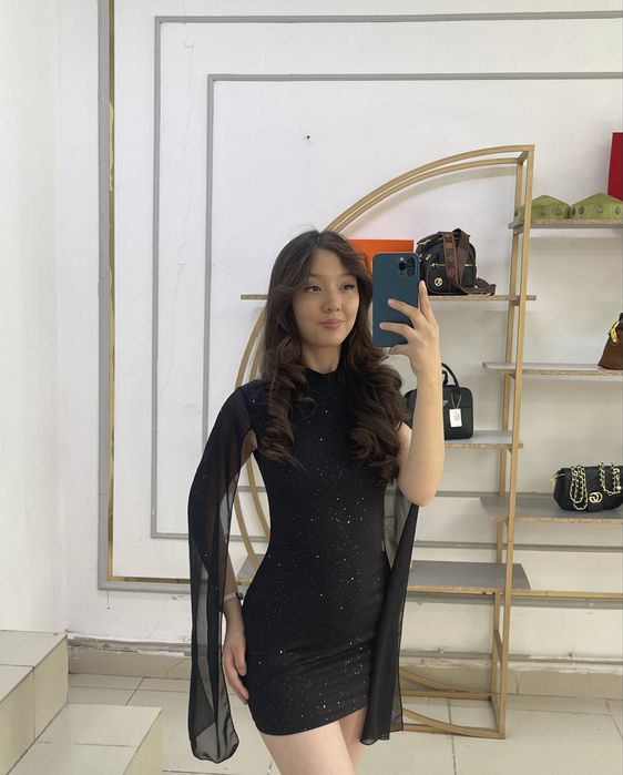 Стильное чёрное платье