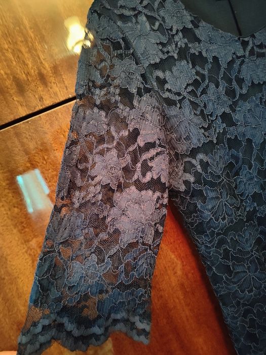 Дантелена тъмно синя рокля