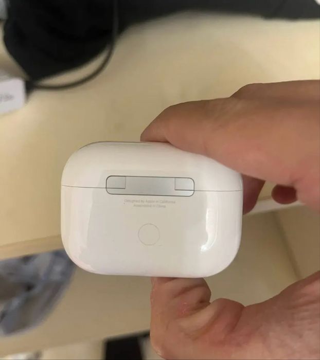 Продам кейс оригинал airpods pro 2