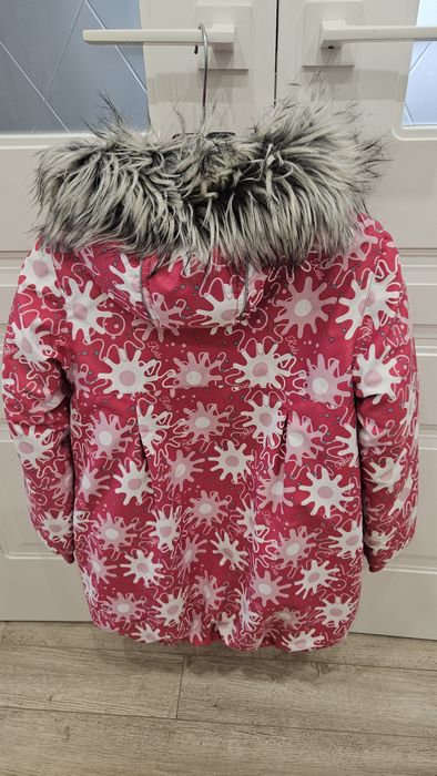 Куртку зимнюю для девочек продам