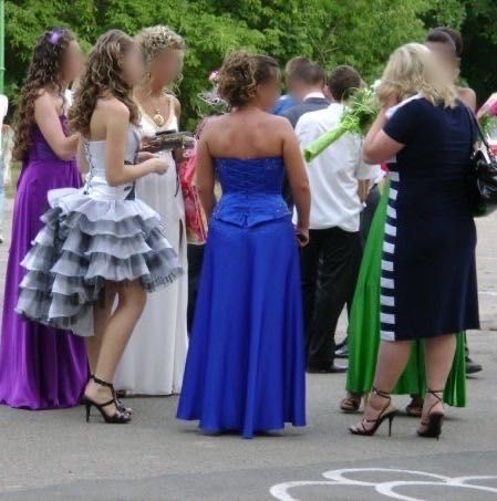 Страхотна синя рокля от естествена коприна с камъни Сваровски