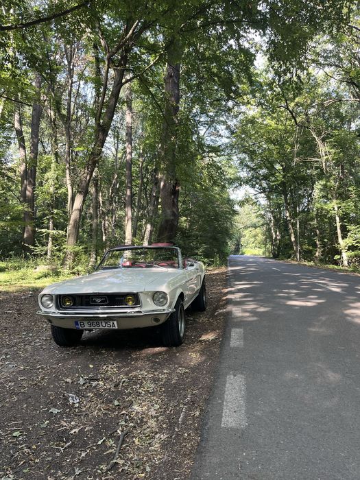 Inchiriez masina de epoca Mustang Cabrio