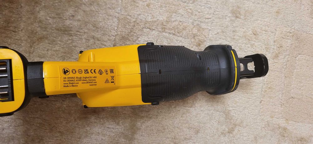 DeWALT  DCS382 Fierăstrău tip  sabie  ca nou  se vinde fara acumulator 750 lei