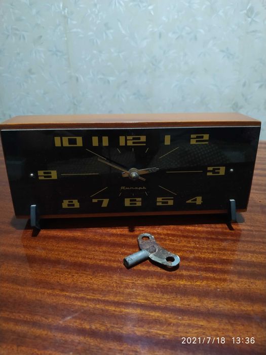 Продаются часы настольные