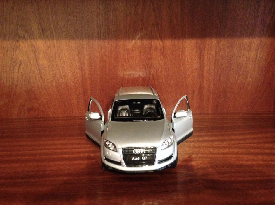 Macheta 1:24 Audi Q7 Noua masina