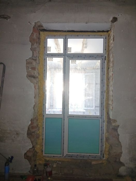 Продам пластиковую дверь