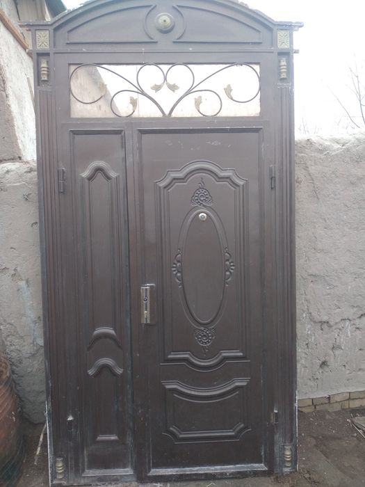 Temir eshik sotiladi