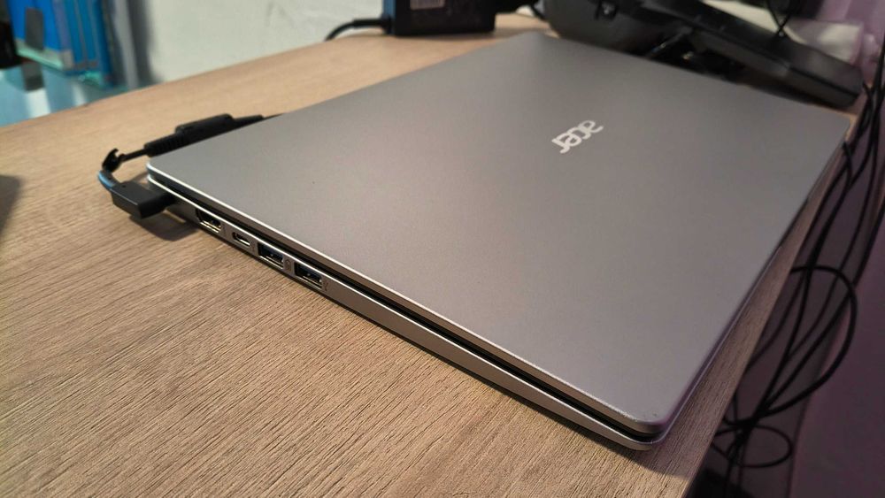 Лаптоп Acer Swift 1 SF114-32 – лек и компактен лаптоп за работа и учене