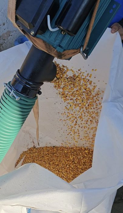 Snec pe furtun flexibil pentru transport porumb rumeguș furaje granule