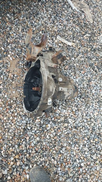 Каробка  на мазду 323