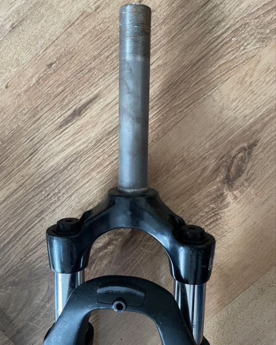 Furca cu suspensie SR Suntour