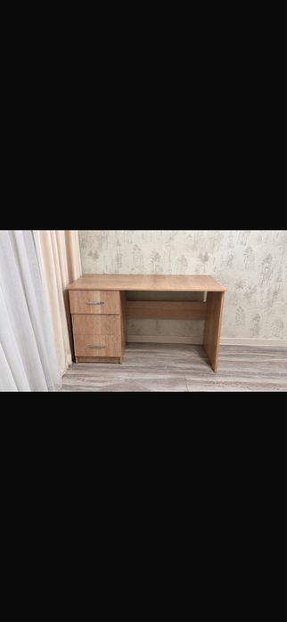 Продам шкаф в комнату и стол