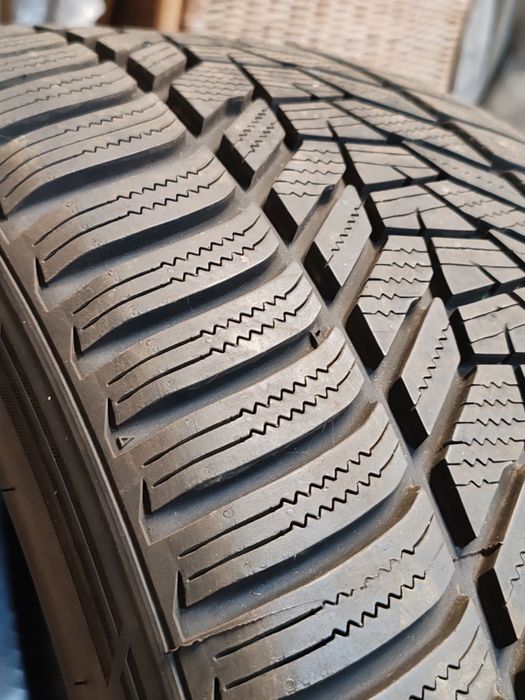 2бр.зимни гуми 245 40 18 Hankook