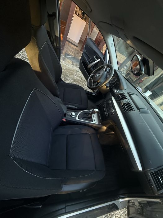 Vând BMW Seria 1 E87, an 2008, motor 2.0 diesel (143 CP), cutie automată.