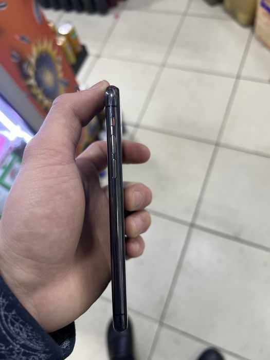 Iphone xs srochna sotiladi