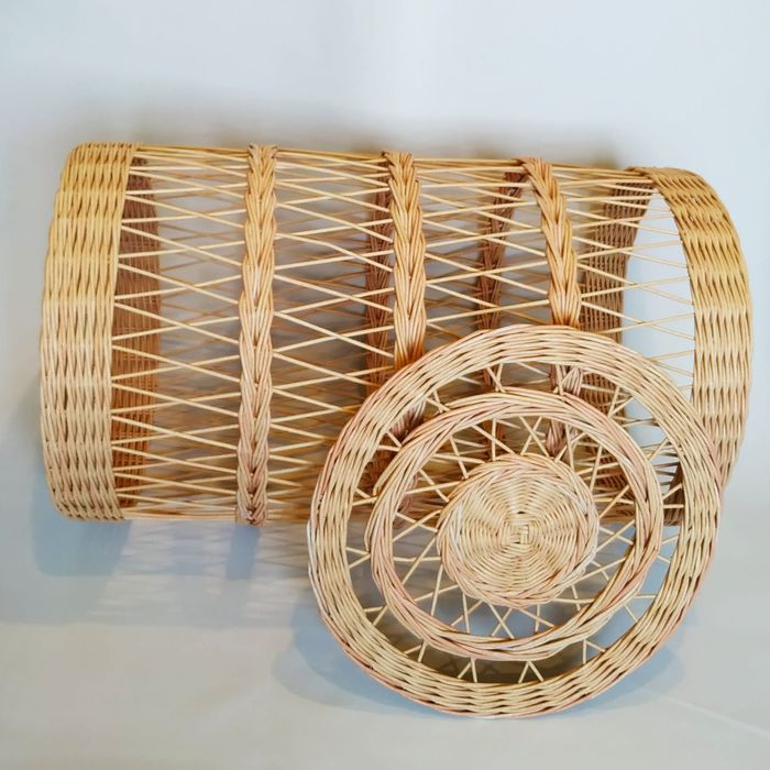 Плетеная корзина для белья