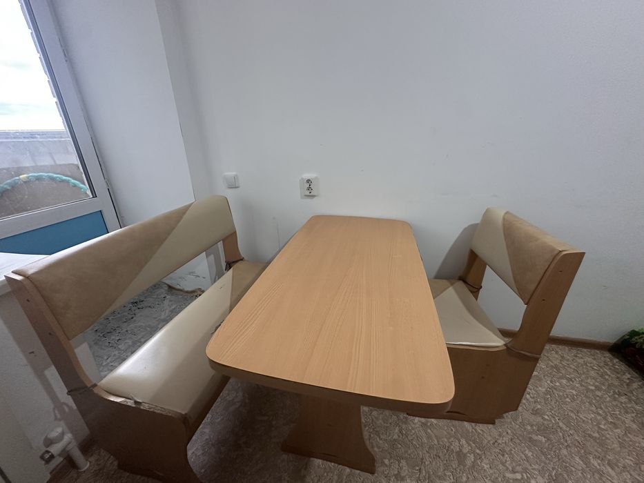 Продам кухонный уголок со столом