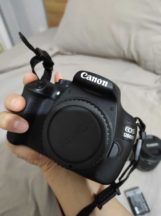 Продам Canon 1200D