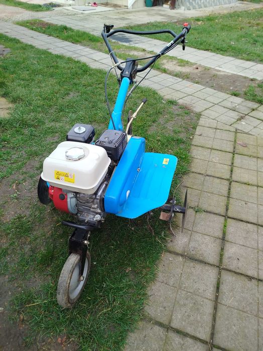 Motosapă AGT 5580 HD cu motor Honda