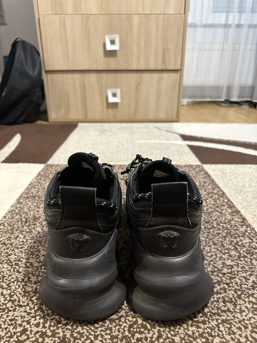 versace chain reaction