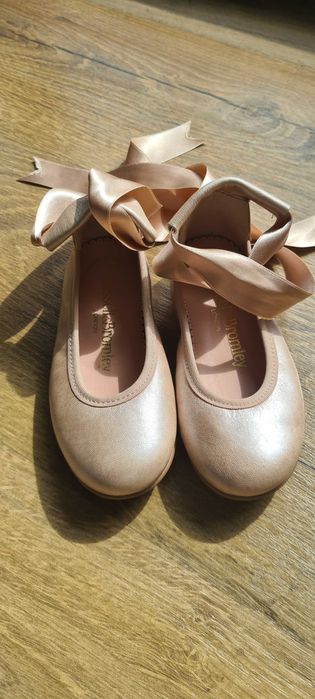 Балетни пантофки Russell and Bromley