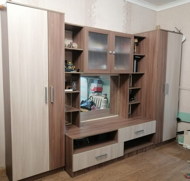 Продаю стенку в гостиную