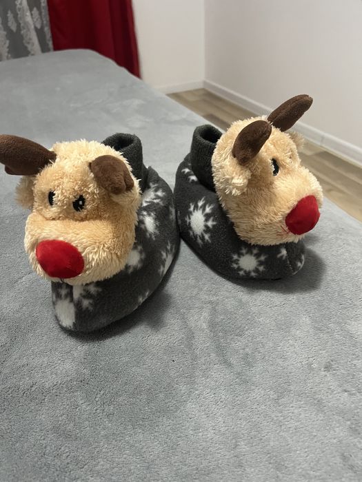 Vand ghete noi chicco nr 28  si papuci de casa nr 24-25  Noi