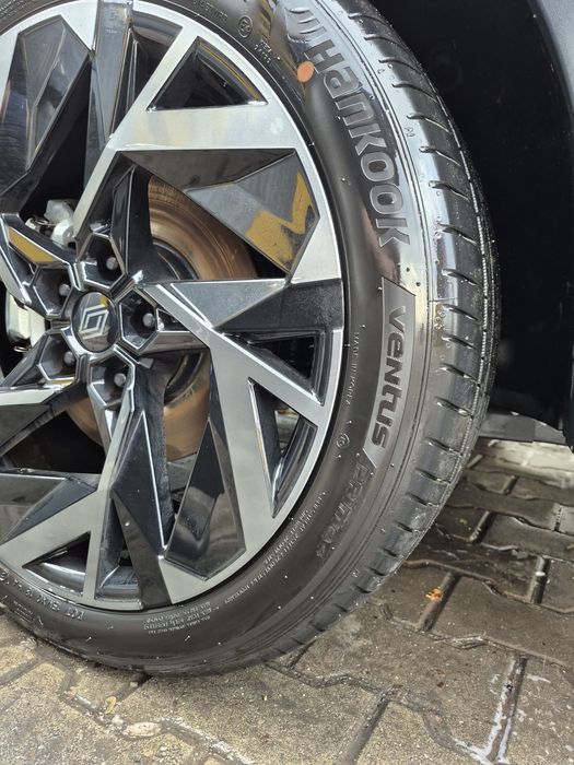 Vând anvelope Hankook