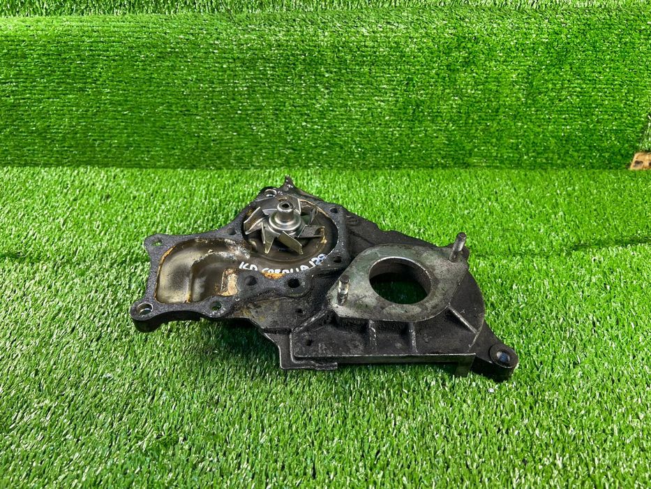 Помпа Тойота Королла е120 1сд 1cd 2.0 дизель